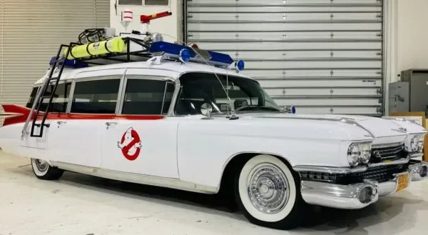 1959 1960 Cadillac Miller Meteor Ambulance Hearse - Ghostbusters Ecto-1 passenger side view