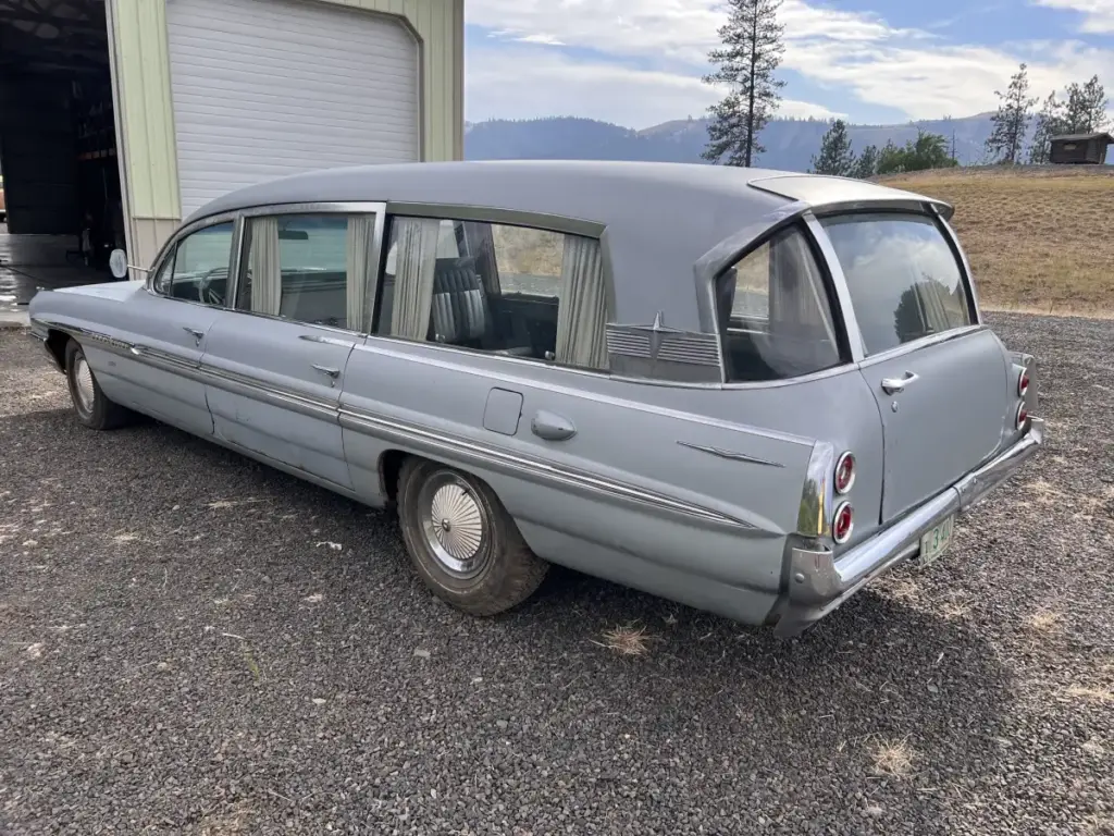 1961 Pontiac Bonneville Superior Ambulance Hearse Combination driver side rear quarter view
