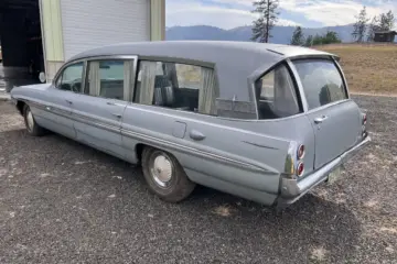 1961 Pontiac Bonneville Superior Ambulance Hearse Combination driver side rear quarter view