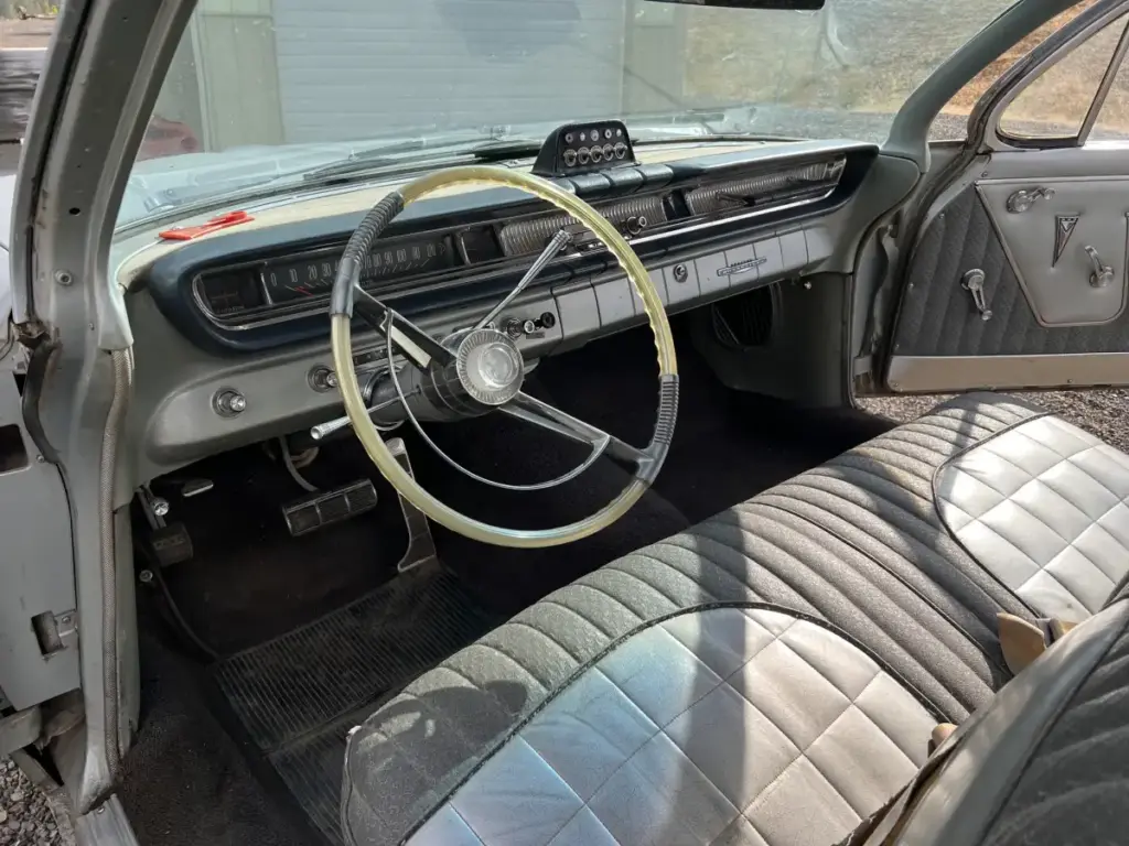 1961 Pontiac Bonneville Superior Ambulance Hearse Combination driver cab, steering wheel
