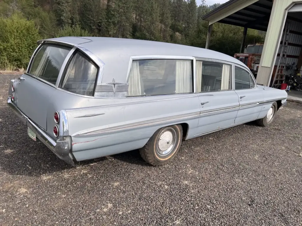 1961 Pontiac Bonneville Superior Ambulance Hearse Combination passenger side rear quarter view
