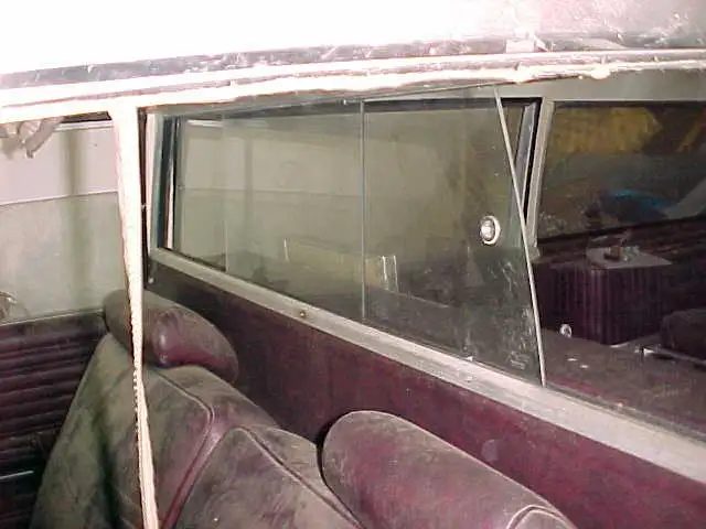 1970 Cadillac Hearse Ambulance Combination front cab partition fleetwood