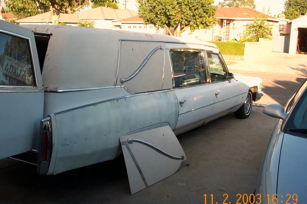 1976 Cadillac Superior Hearse Ambulance Combo removal landau panels