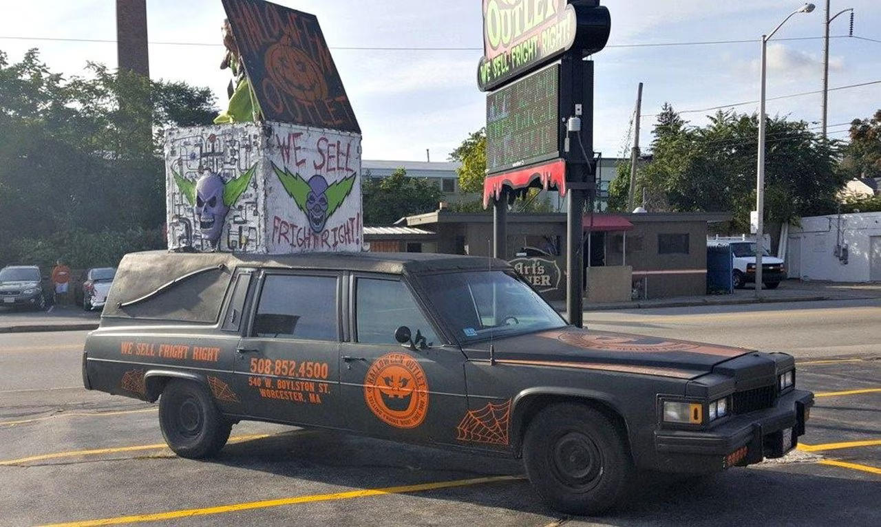 1978 Cadillac Hearse - Halloween Outlet's 'Jack In The Box' Hearse by Distortions Unlimited passenger side view
