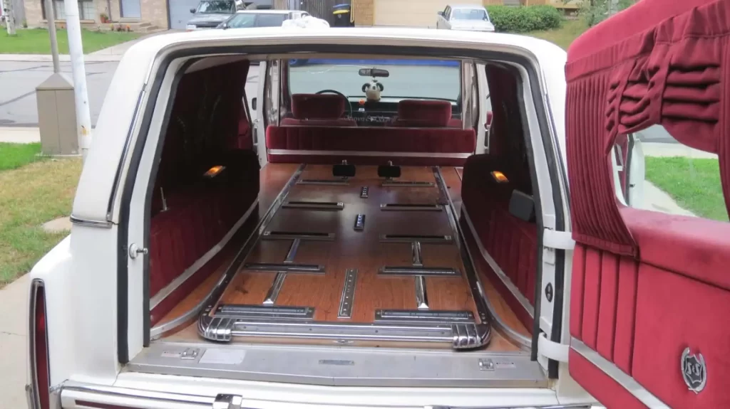 1983 Cadillac Ss Victoria Hearse 1983 Cadillac S&S Victoria Hearse rear door open, slide out casket tray