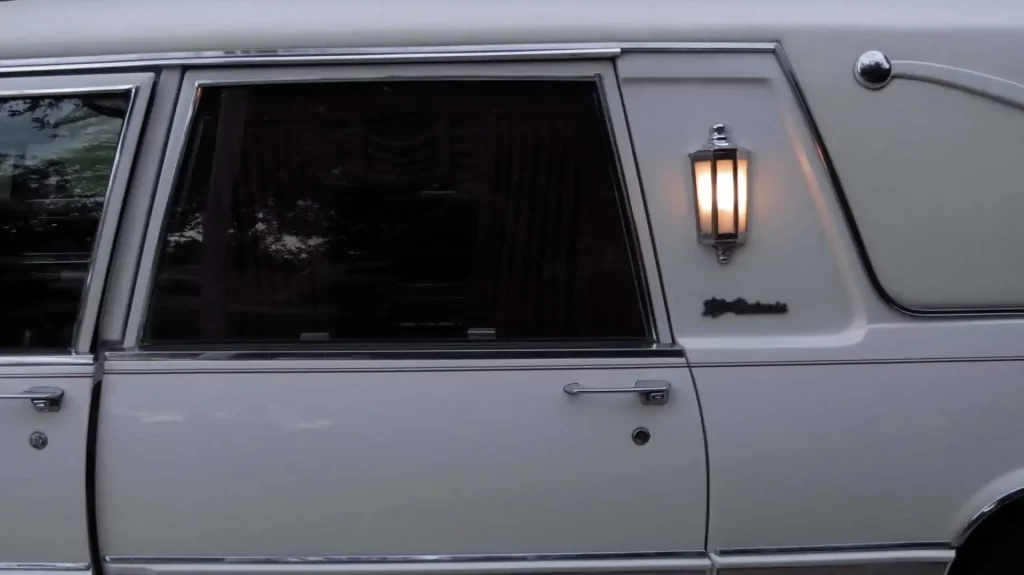 1983 Cadillac Ss Victoria Hearse 1983 Cadillac S&S Victoria Hearse side lamp illuminated