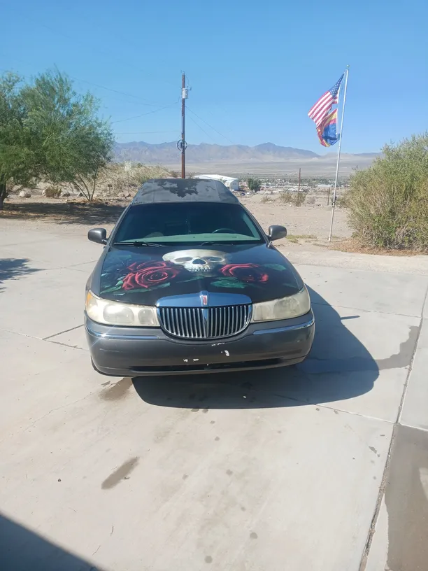 2001 Lincoln Town Car Executive Hearse 2001 Lincoln Town Car Executive Hearse front end
