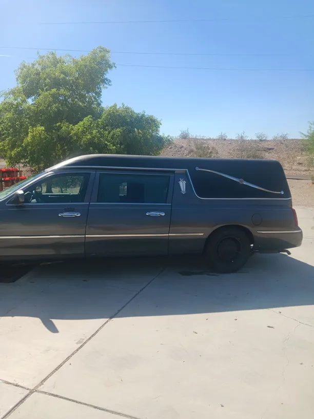 2001 Lincoln Town Car Executive Hearse 2001 Lincoln Town Car Executive Hearse driver side