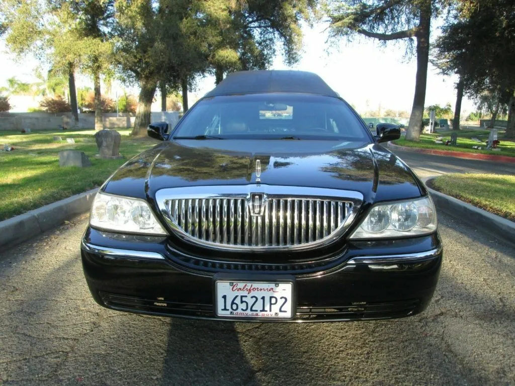 2007 Lincoln Town Car Hearse by S&S