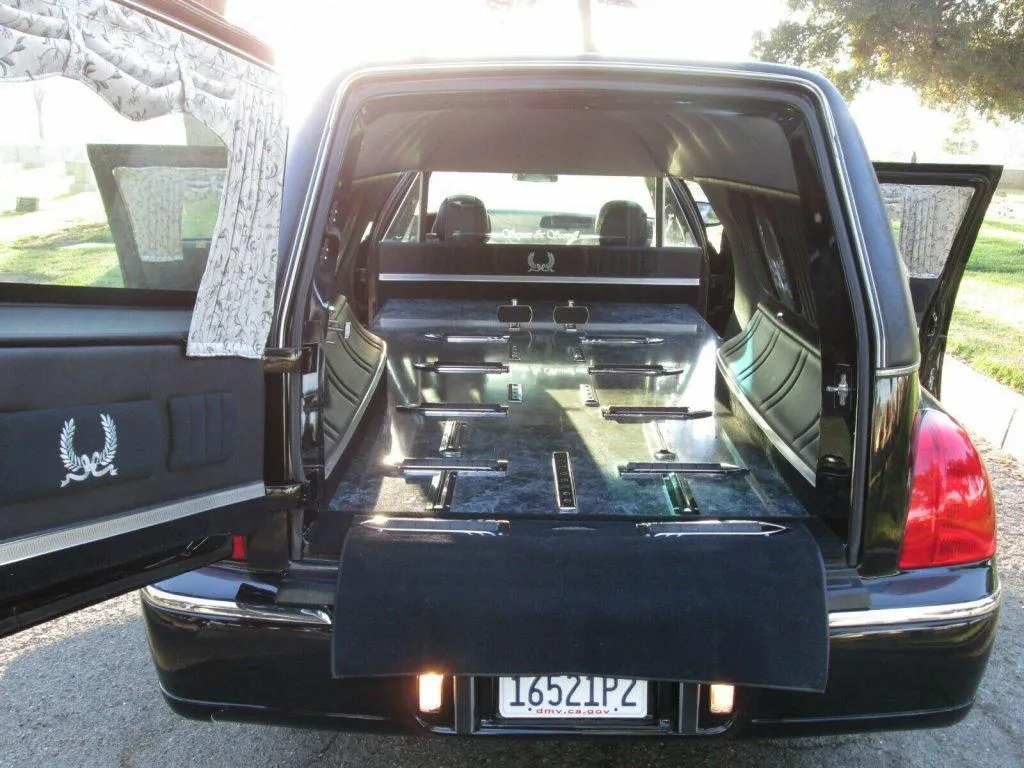 2007 Lincoln Town Car Hearse by S&S