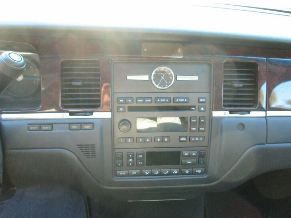 2007 Lincoln Town Car Hearse by S&S