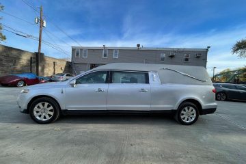 2013 Lincoln MKT Hearse