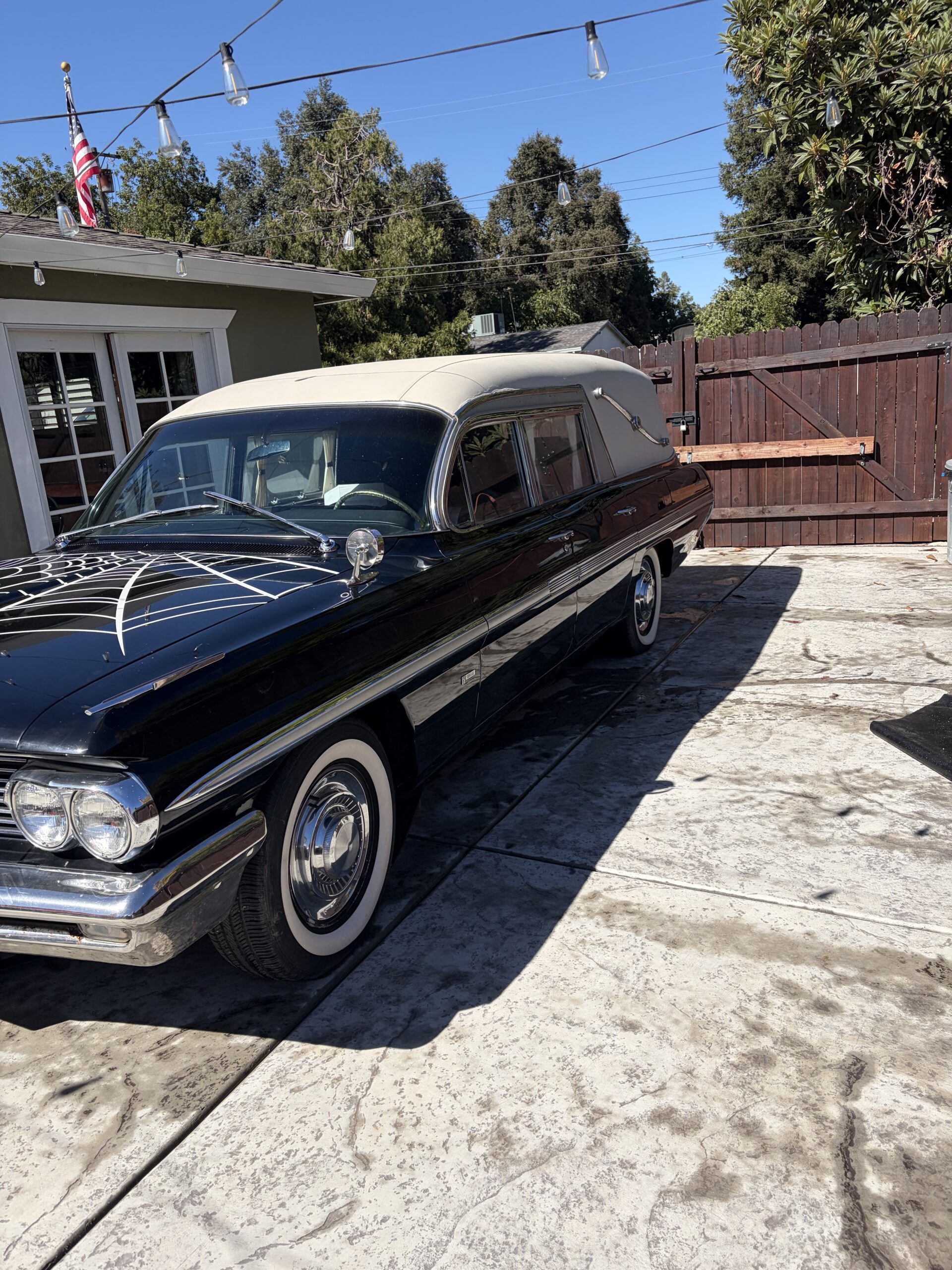 1962 Pontiac Bonneville Hearse by Superior