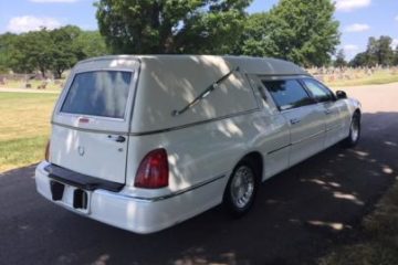 2000 Lincoln Eureka Hearse Funeral Coach passenger side rear quarter view