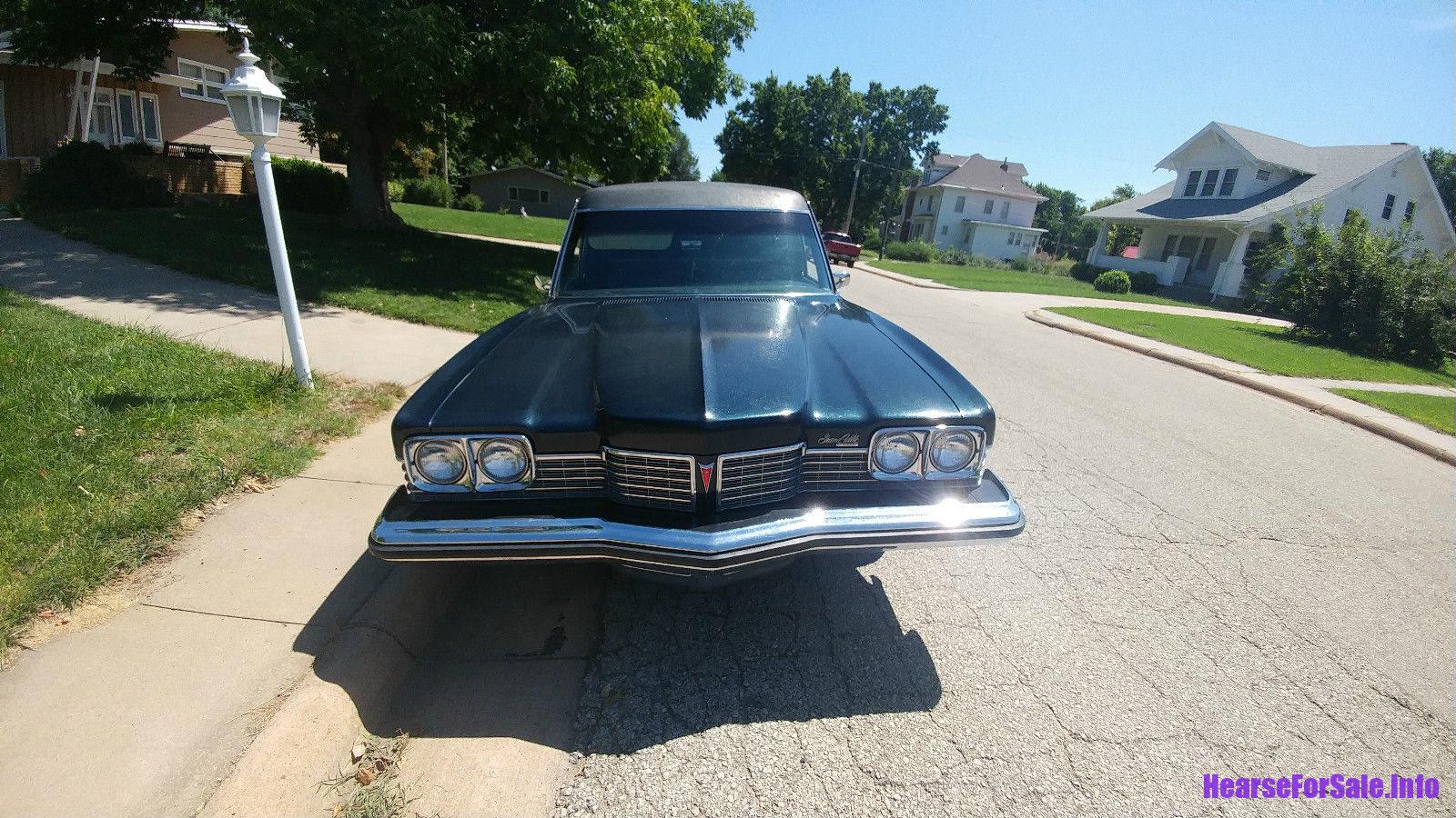 1973 Pontiac Grand Ville Superior Hearse, front end