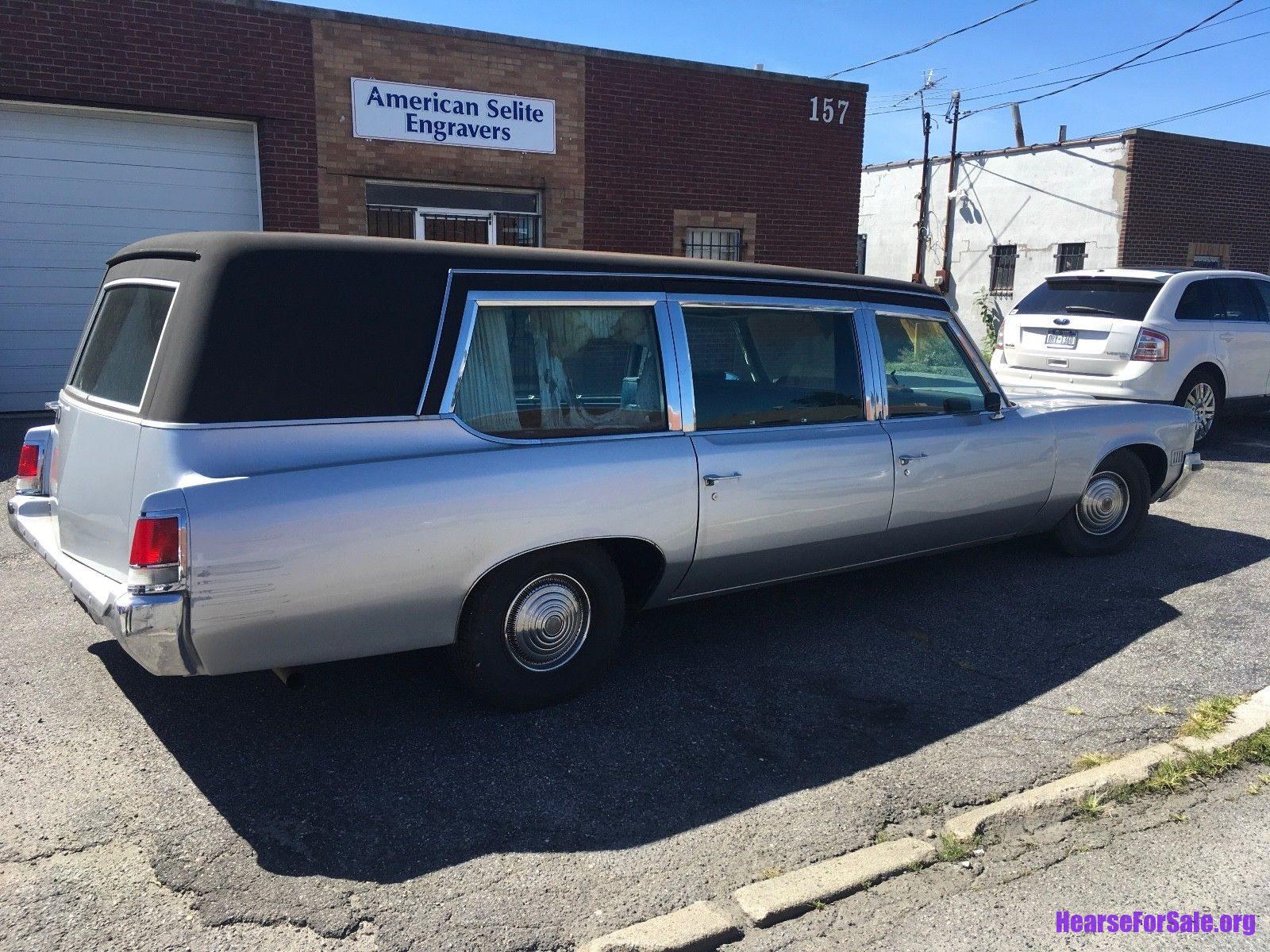 1972 Pontiac Superior Bonneville Combination Hearse Ambulance, passenger side