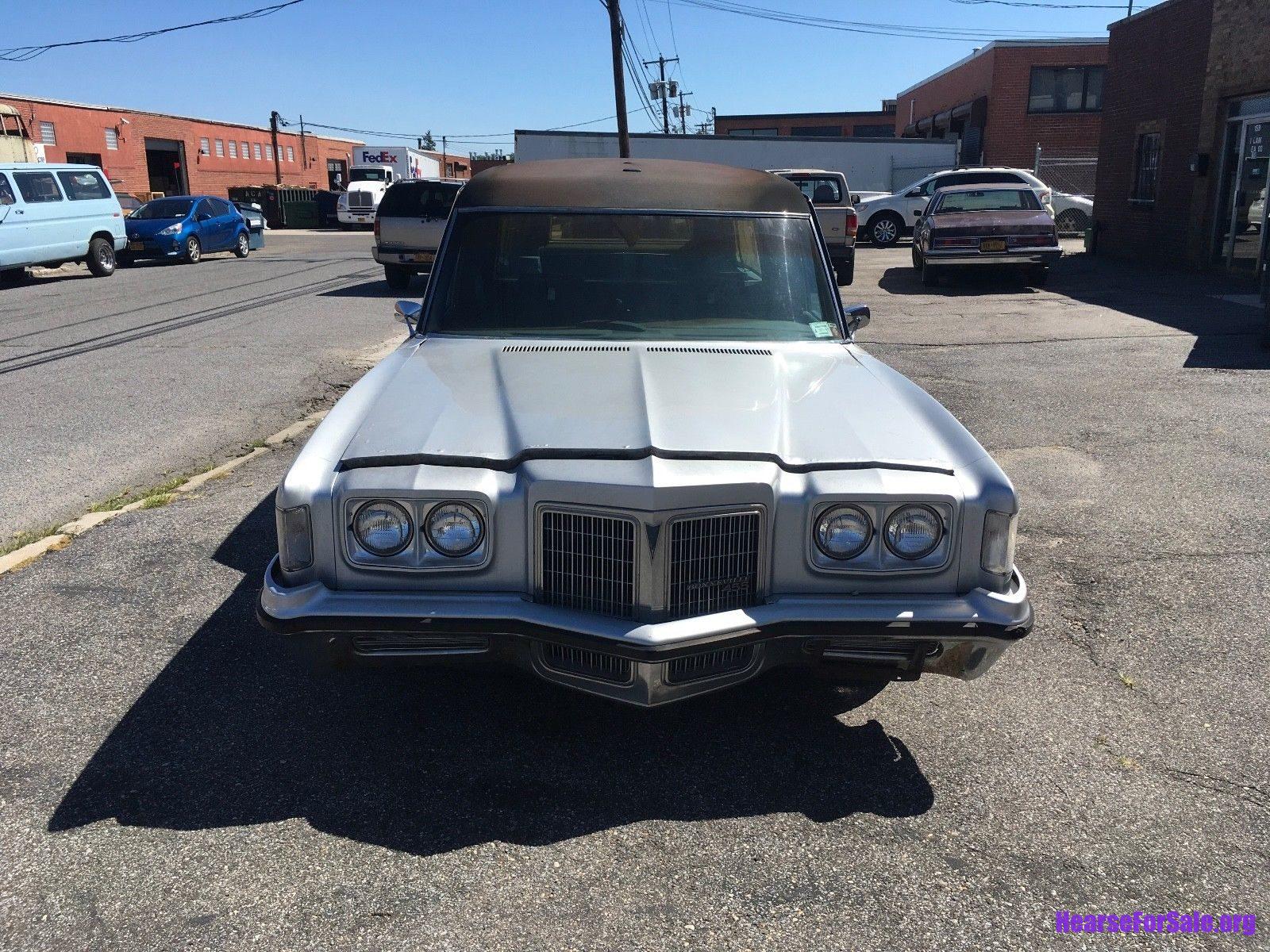1972 Pontiac Superior Bonneville Combination Hearse Ambulance, front end